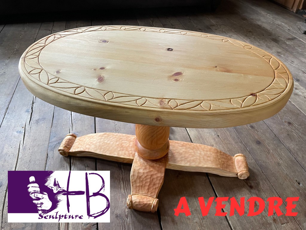 HBS Table basse sculptée et tournée
